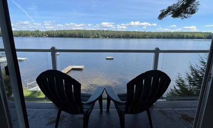 Bridgton Villa | WOODS POND SHOREFRONT