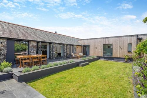 Hartland House | Woodside Barn Hartland