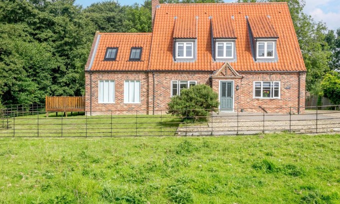 Aldborough House | Woodside