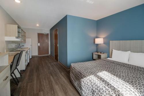 Fort Myers Hotel | WoodSpring Suites Fort Myers - Cape Coral