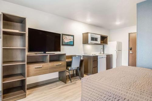 Southside Hotel | WoodSpring Suites Jacksonville Baymeadows