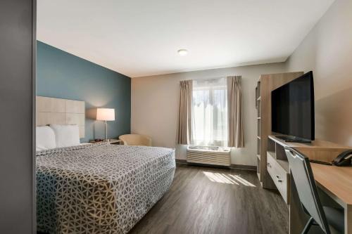 Ashley Oaks Hotel | WoodSpring Suites Knoxville - Cedar Bluff