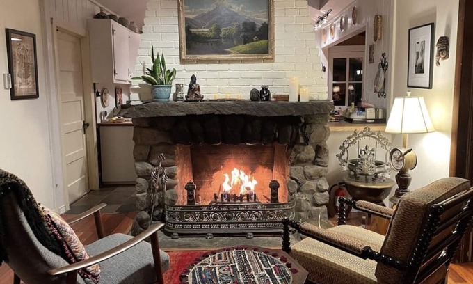 Glenford Cottage | Woodstock Cottage with hot tub. Close to town yet very private.