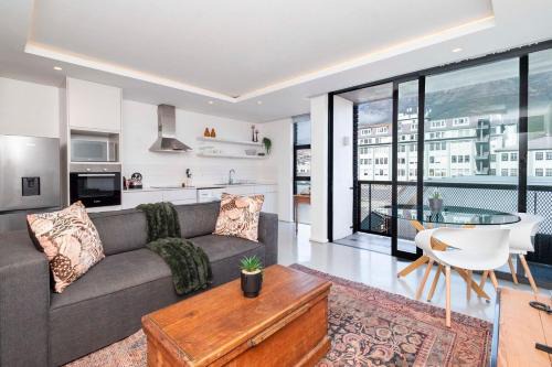 Cape Town City Centre Apartment | Woodstock Mountain Scenery