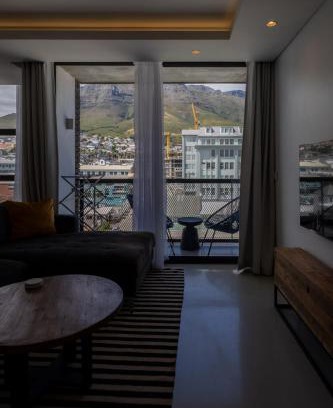 Cape Town City Centre Apartment | Woodstock Retreat Mountain Views