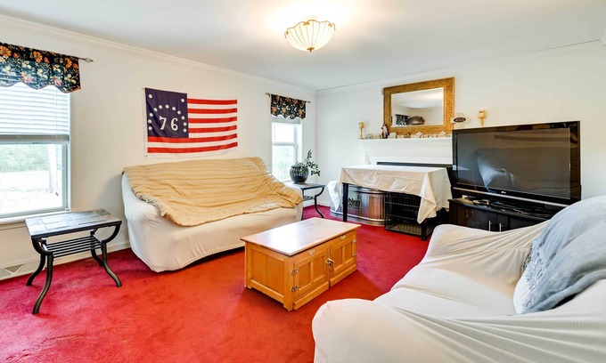 Ballston Spa House | Woodsy Ballston Spa Home: 4 Mi to State Park!