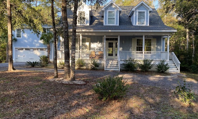 Pawleys Island House | Woodsy Coastal Escape