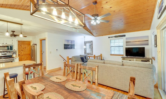 Gassville House | Woodsy Gassville Getaway ~ 3 Mi to White River!