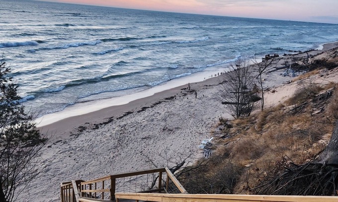 Norton Shores Cottage | Woodsy Lake House @ Lake Michigan SPeCiaL 9/2-6 1000 <4 family members