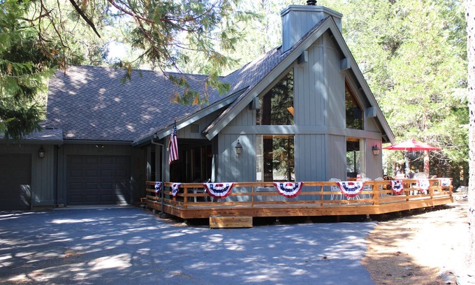 Graeagle House | Woodsy Mountain Cabin - Best Location In Graeagle