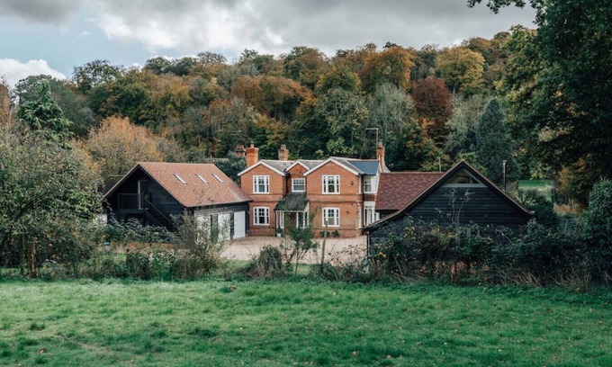 Henley House | Woodvale Retreat - Sleeps 20