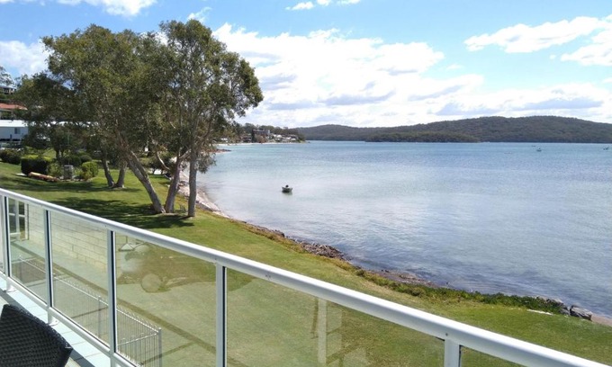 Soldiers Point House | Woodys Place 87a Soldiers Point Rd fantastic duplex on the waterfront