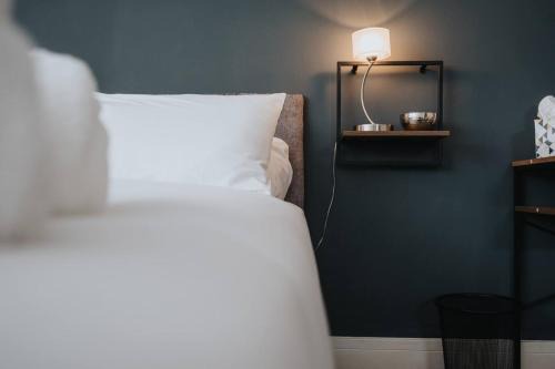 Liverpool Apartment | Woolton Rd Flat Near John Lennon Airport, Free Parking & Wifi - Pass the Keys
