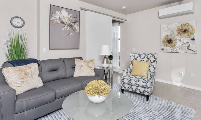 Kingfield Apartment | Work From Here🌸Fast WiFi🌸Keurig+Coffee🌸55" Roku TV