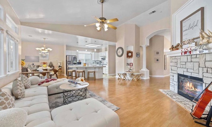 Greenacres House | Work & Play Haven: Pet-Friendly｜Garage Available｜Huge Yard｜Month-to-Month #41913