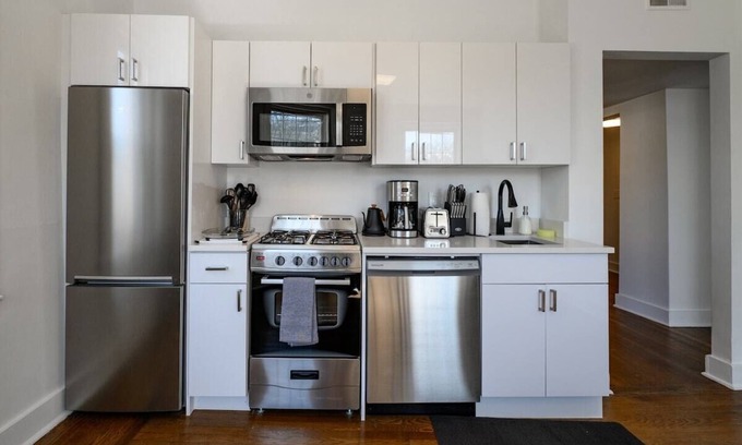 West New Haven Apartment | Work - Stay Near Yale & Hospitals - Home Office