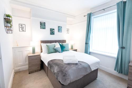 Landore Apartment | Working in Swansea, 4 Bedrooms, Parking