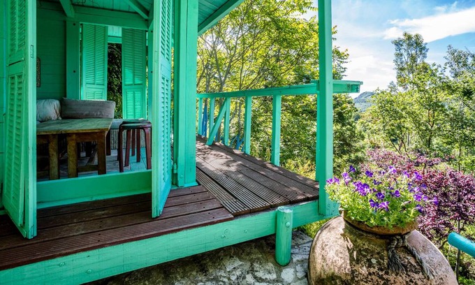 Coursegoules Apartment | World famous garden offers luxury suite in designer style.