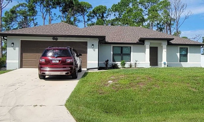 Gulf Cove House | World Renowned Beaches and a Fisherman's Paradise at your fingertips.