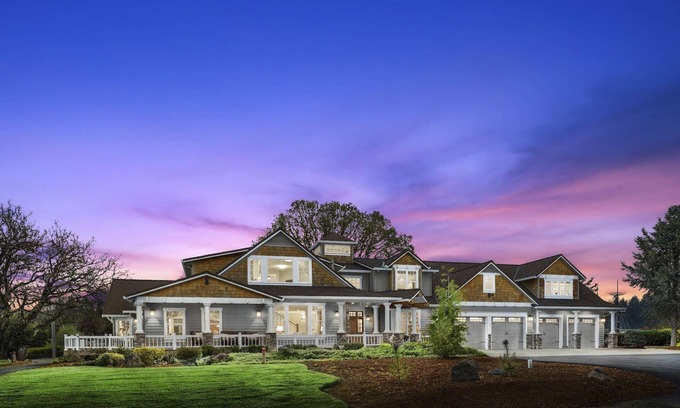 Helvetia House | World Renowned Roloff Farms, Billiards, Hot Tub, Game Room, On Acres of Farmland