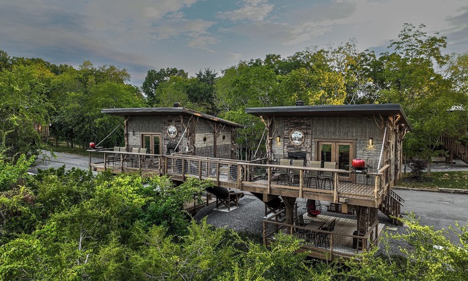 Sevierville Cabin | 🙉World's First Interactive Treehouse Resort! Tarzan & Jane! 🐘🦓