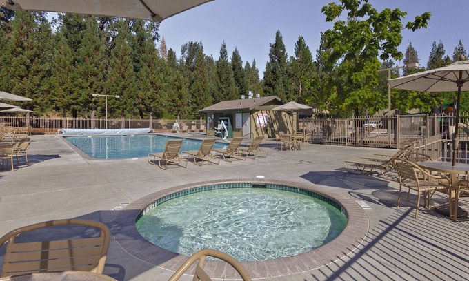 Bass Lake Hotel | WorldMark Bass Lake