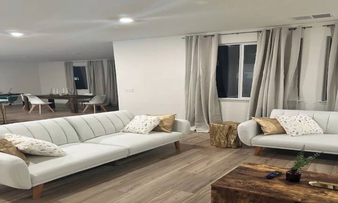 Roseville House | WOW! EPIC & Astonishing : Luxurious New Smart 5 BR Home with 9 Beds