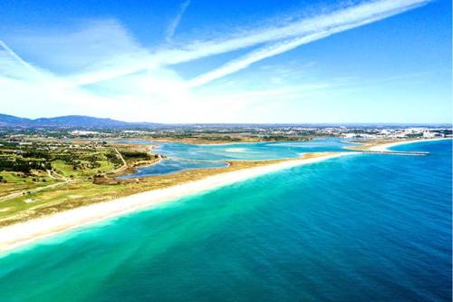 Meia Praia Apartment | WOW Front Beach View, 150 m to Beach, WIFI
