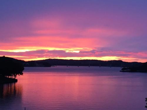 Osage Beach House | WOW Location On the water Spectacular