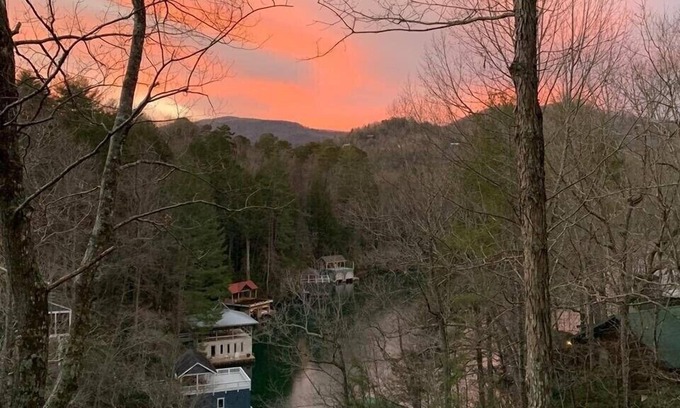 Lakemont Cabin | WOW.Mountain and Lake Views, Lake Rabun the "Lake Como" of the US