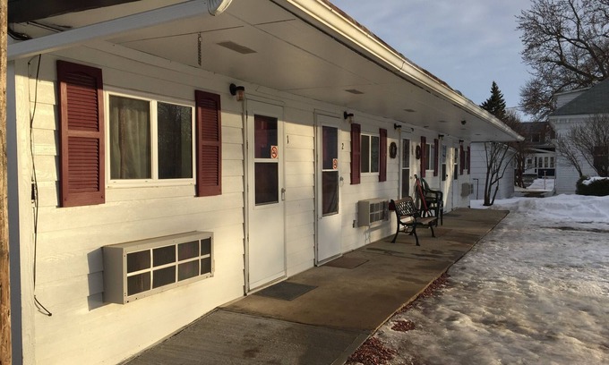 Canistota Apartment | Wow, Rural Odyssey w/Cosmetic Country Appeal!🤠