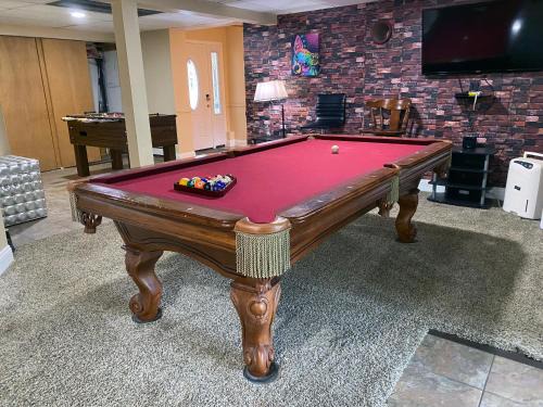 Long Pond House | WOW! Ultimate Pocono Retreat, Hot Tub, Game Room, Deck, Lakes, Skiing, Pools
