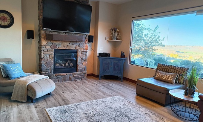 Washington House | WOW, WHAT A VIEW Sits on Golf course. Zions, Sand Hollow, Hike, swim, bike, Golf