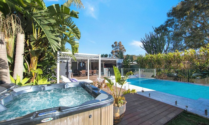 Woy Woy House | Woy Woy Staycation - Heated Pool & Spa & Wood Fire Pizza & Pool Table & Games