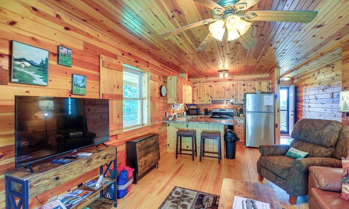 Sparta Cabin | Wraparound Deck & Hot Tub: Blue Ridge Mtn Cabin