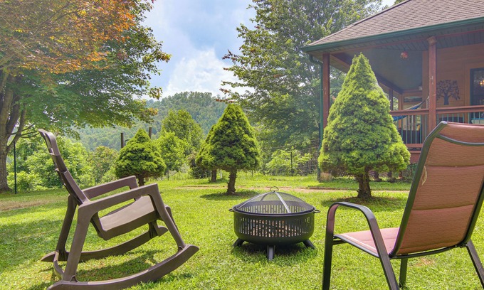 Bakersville House | Wraparound Porch w/Views: Blue Ridge Mtn Gem!