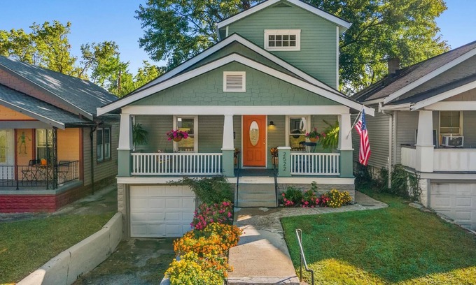 Latonia House | Wren Cottage, a Heartbeat Away from Everything!