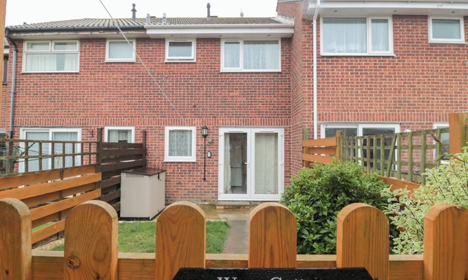 Wyke Regis Cottage | WREN COTTAGE, pet friendly, country holiday cottage in Weymouth