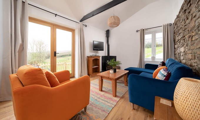Littleham Cottage | Wren Cottage - Sleeps 4 with a pool & games room