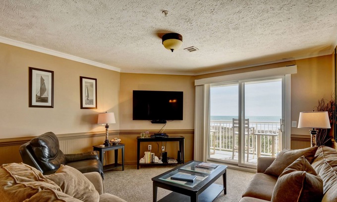 Shell Island Condo | Wrightsville Dunes H-2B - Oceanfront condo with community pool, tennis, beach