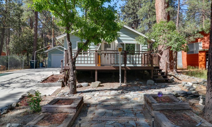 Wrightwood Cabin | Wrightwood Cabin ~ 4 Mi to Mtn High Resort!