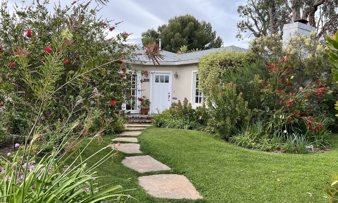 Sunset Park House | Writers House in Tree Lined Street