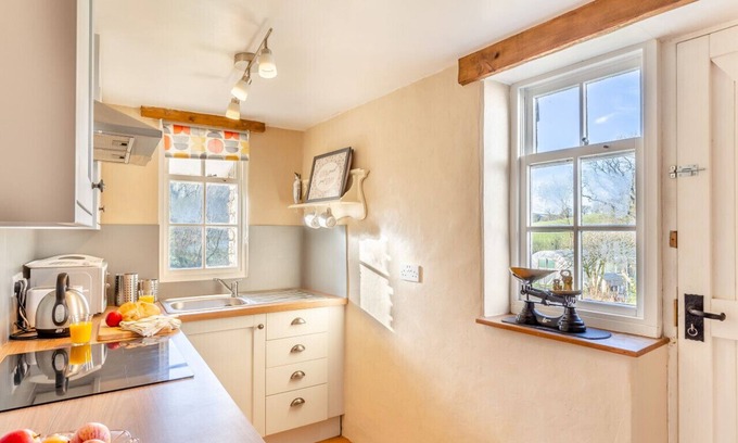 Callington House | Wuggle - One Bedroom House, Sleeps 2
