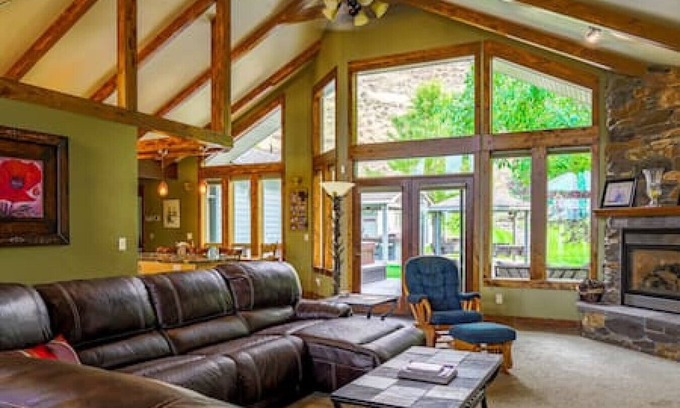 Baker City House | Wunder House - Gorgeous! Sleeps 14 w/Hot Tub, Local Golf 50% Off!