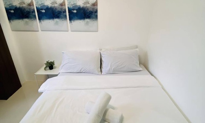Mandurriao Apartment | WV Towers Studio with Balcony & Pool Access