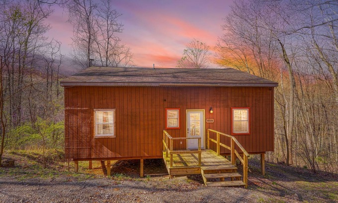 Laurelville Cabin | Wyandot Woods - Hillside Cabin