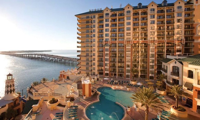 Destin Resort | Wyndham Emerald Grande Resort, 3 bedrooms on Destin's white beach. Family Spot!