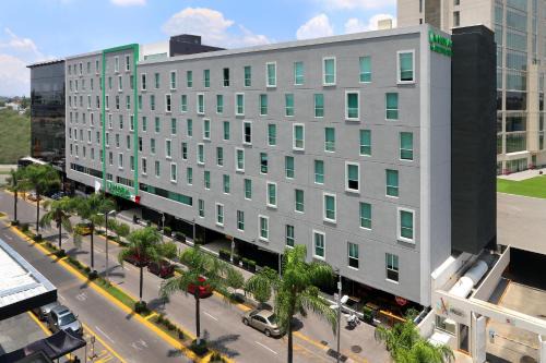 Financial District Hotel | Wyndham Garden Guadalajara Acueducto
