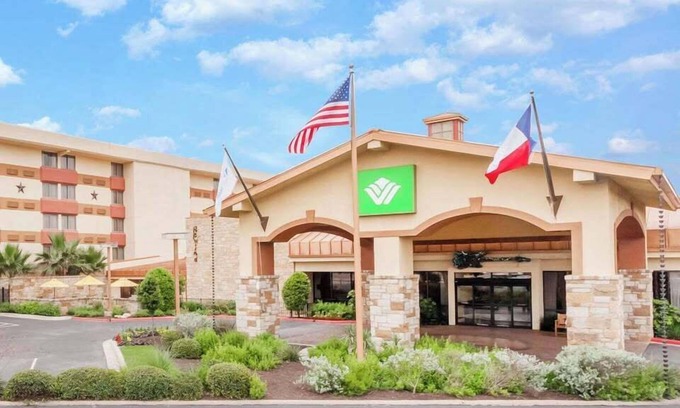 Parker Lane Hotel | Wyndham Garden Hotel Austin