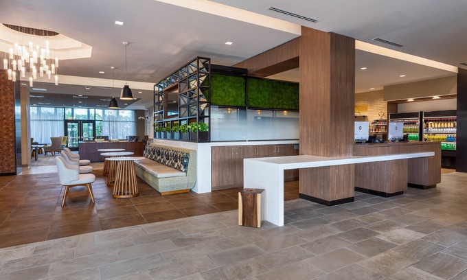 Florida Center Hotel | Wyndham Garden Orlando Universal/I Drive